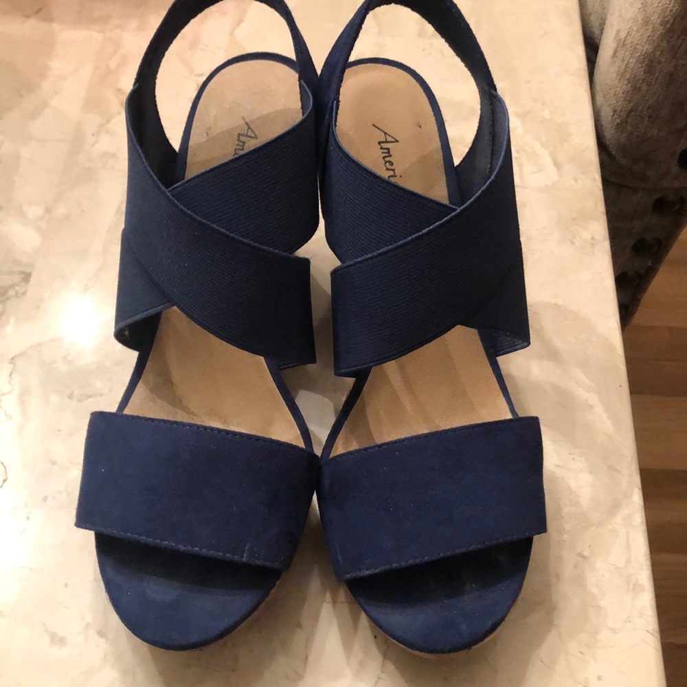 Blue suede and elastic sandal